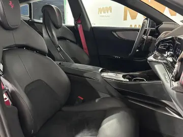 FERRARI Purosangue Carbon Pano Massage Lift