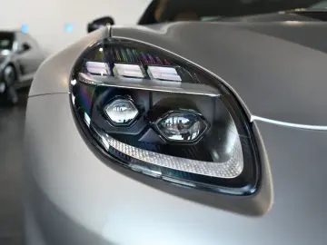 ASTON MARTIN Vanquish Volante Q Satin Full Carbon UP…