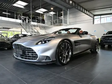 ASTON MARTIN Vanquish Volante Q Satin Full Carbon UP…