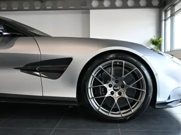 ASTON MARTIN Vanquish Volante Q Satin Full Carbon UP…