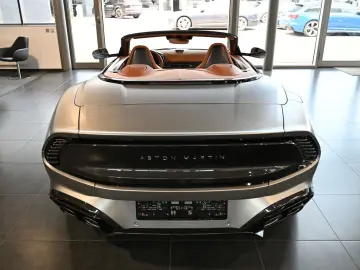 ASTON MARTIN Vanquish Volante Q Satin Full Carbon UP…