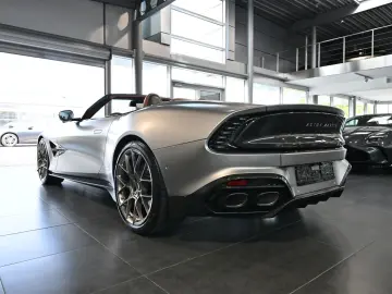 ASTON MARTIN Vanquish Volante Q Satin Full Carbon UP…