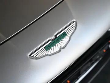 ASTON MARTIN Vanquish Volante Q Satin Full Carbon UP…