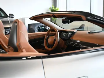 ASTON MARTIN Vanquish Volante Q Satin Full Carbon UP…