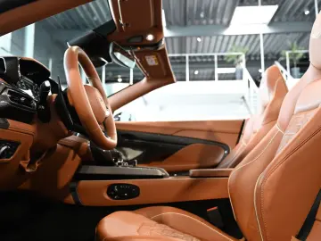ASTON MARTIN Vanquish Volante Q Satin Full Carbon UP…