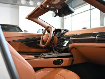 ASTON MARTIN Vanquish Volante Q Satin Full Carbon UP…