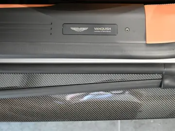 ASTON MARTIN Vanquish Volante Q Satin Full Carbon UP…