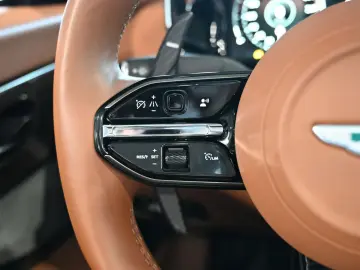 ASTON MARTIN Vanquish Volante Q Satin Full Carbon UP…
