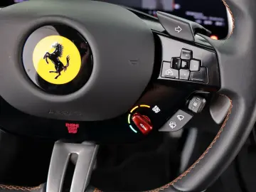 FERRARI 12 Cilindri Carbon   Pano