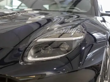 ASTON MARTIN V12 Vanquish -Ultramarine Black-