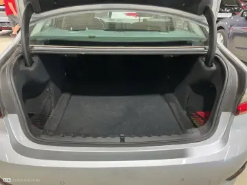 BMW 318D MHEV