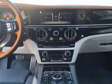 ROLLS ROYCE Ghost -