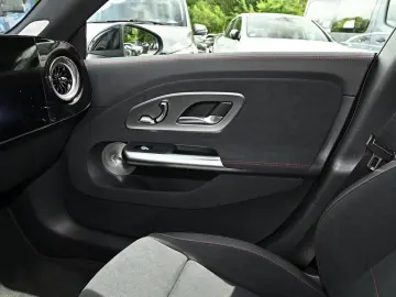 Mercedes-Benz CLA 220 AMG Line NIGHT PANO LED KEYLESS