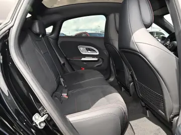 Mercedes-Benz CLA 220 AMG Line NIGHT PANO LED KEYLESS