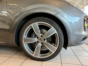 PORSCHE Cayenne E-Hybrid SportDesign Panorama AHK HUD