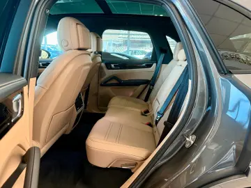 PORSCHE Cayenne E-Hybrid SportDesign Panorama AHK HUD