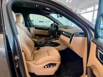 PORSCHE Cayenne E-Hybrid SportDesign Panorama AHK HUD