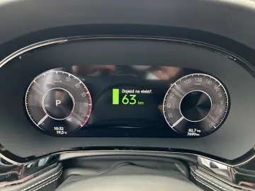 BENTLEY Flying Spur Hybrid V8