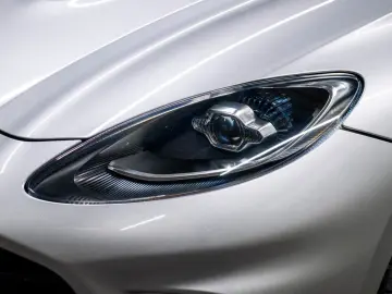 ASTON MARTIN DBX 4.0 V8 707 FACELIFT ACC 360