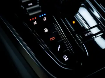 ASTON MARTIN DBX 4.0 V8 707 FACELIFT ACC 360