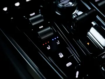ASTON MARTIN DBX 4.0 V8 707 FACELIFT ACC 360