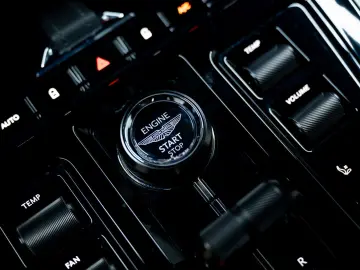 ASTON MARTIN DBX 4.0 V8 707 FACELIFT ACC 360