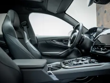 ASTON MARTIN DBX 4.0 V8 707 FACELIFT ACC 360