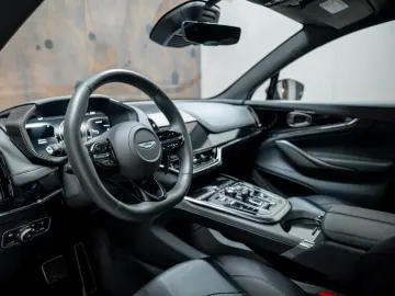 ASTON MARTIN DBX 4.0 V8 707 FACELIFT ACC 360