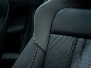 ASTON MARTIN DBX 4.0 V8 707 FACELIFT ACC 360