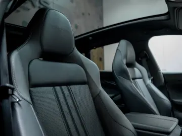 ASTON MARTIN DBX 4.0 V8 707 FACELIFT ACC 360