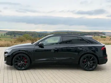 Audi SQ8 TFSI – Pano • AHK • Soft Close  • HUD • B&O