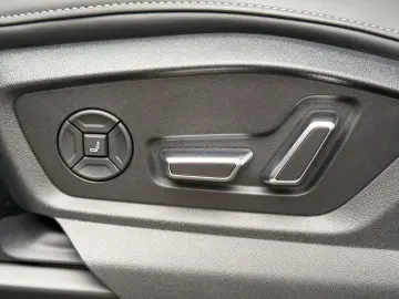 Audi SQ8 TFSI – Pano • AHK • Soft Close  • HUD • B&O