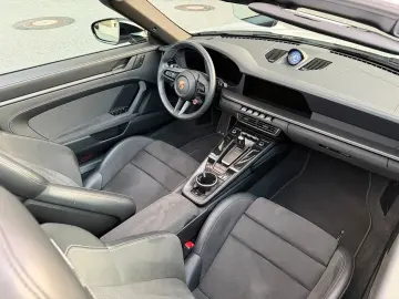 PORSCHE 992.2 Carrera 4 GTS Lift Carbon Matrix Kreide