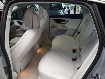 MERCEDES-BENZ EQE 300 DIGITAL LIGHT BURMESTER KAMERA…