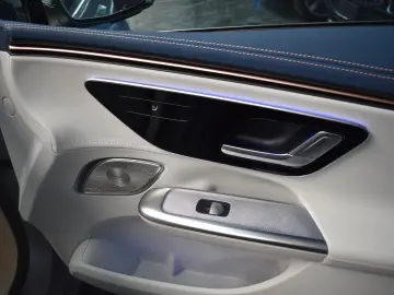 MERCEDES-BENZ EQE 300 DIGITAL LIGHT BURMESTER KAMERA…