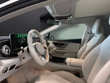 MERCEDES-BENZ EQE 350 AMG-LINE DISTRONIC PANO HUD BURMESTER