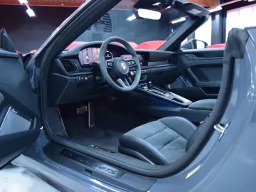 PORSCHE Carrera 4 GTS  Burmester  Sport Chrono Lift