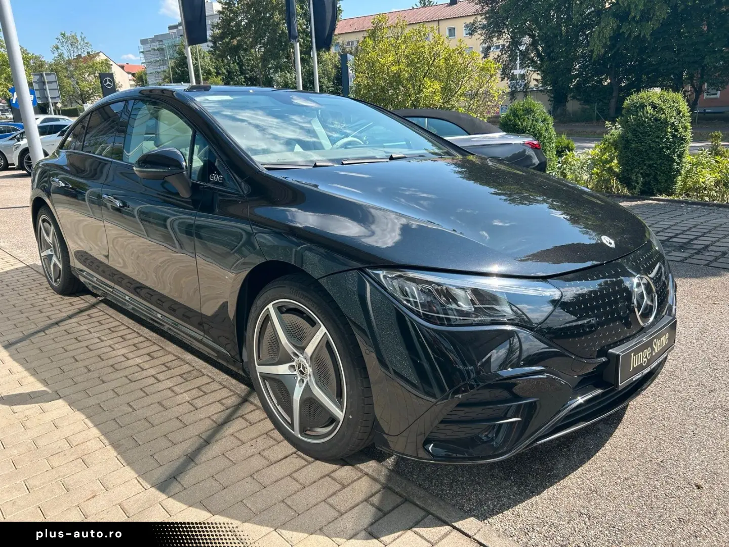 MERCEDES-BENZ EQE 300 AMG  BEIGE HUD PANO AHK BURM N&hellip;