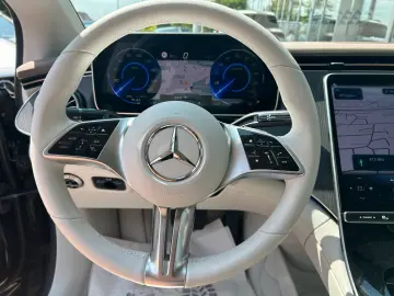 MERCEDES-BENZ EQE 300 AMG  BEIGE HUD PANO AHK BURM N…