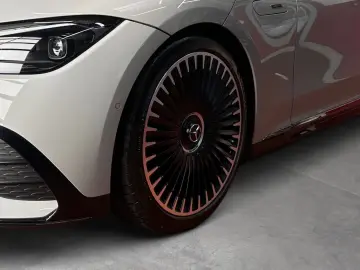 MERCEDES-BENZ EQE 43 AMG 4M Fahrass Airmat Pano Burm…