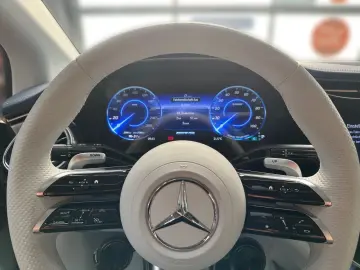 MERCEDES-BENZ EQE 43 AMG 4M Fahrass Airmat Pano Burm…