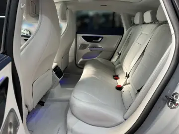 MERCEDES-BENZ EQE 43 AMG 4M Fahrass Airmat Pano Burm…