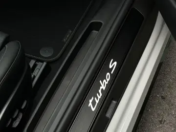 Porsche 992 911 Turbo S Cabriolet LIFT Burmester 360