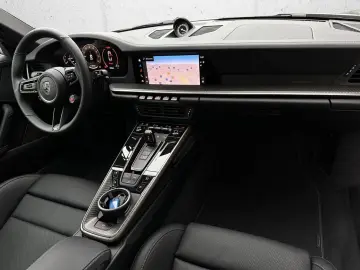 Porsche 992 911 Turbo S Cabriolet LIFT Burmester 360