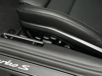 Porsche 992 911 Turbo S Cabriolet LIFT Burmester 360
