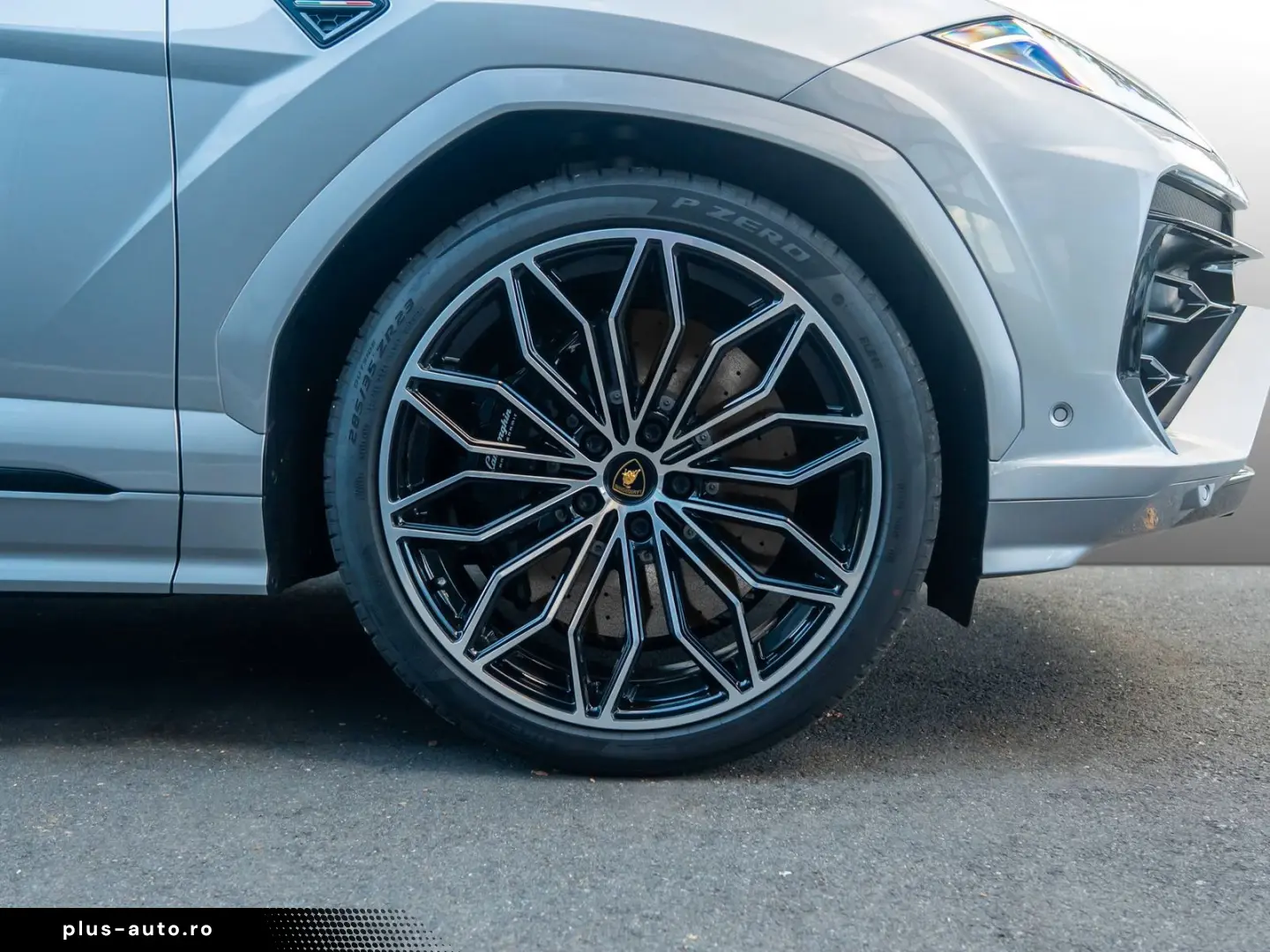 LAMBORGHINI Urus SE  B&O  Dark Package  MY25
