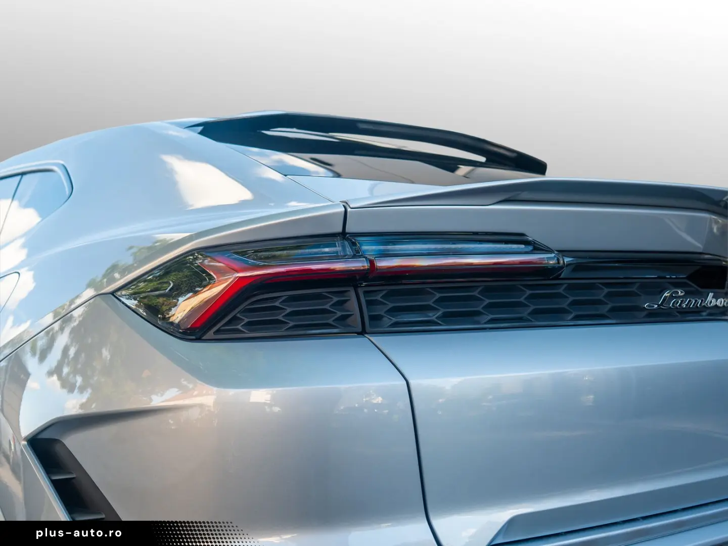 LAMBORGHINI Urus SE  B&O  Dark Package  MY25