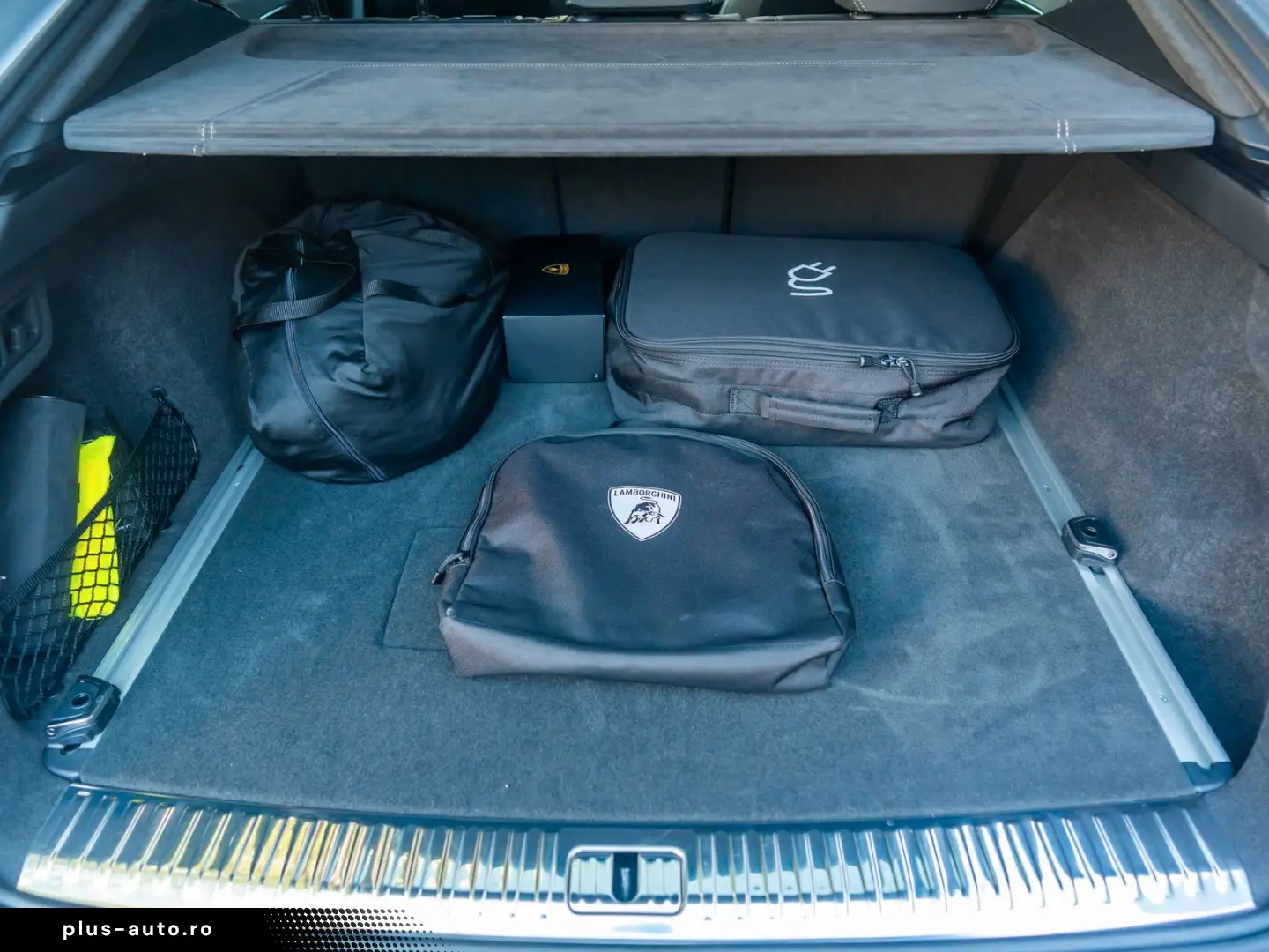 LAMBORGHINI Urus SE  B&O  Dark Package  MY25