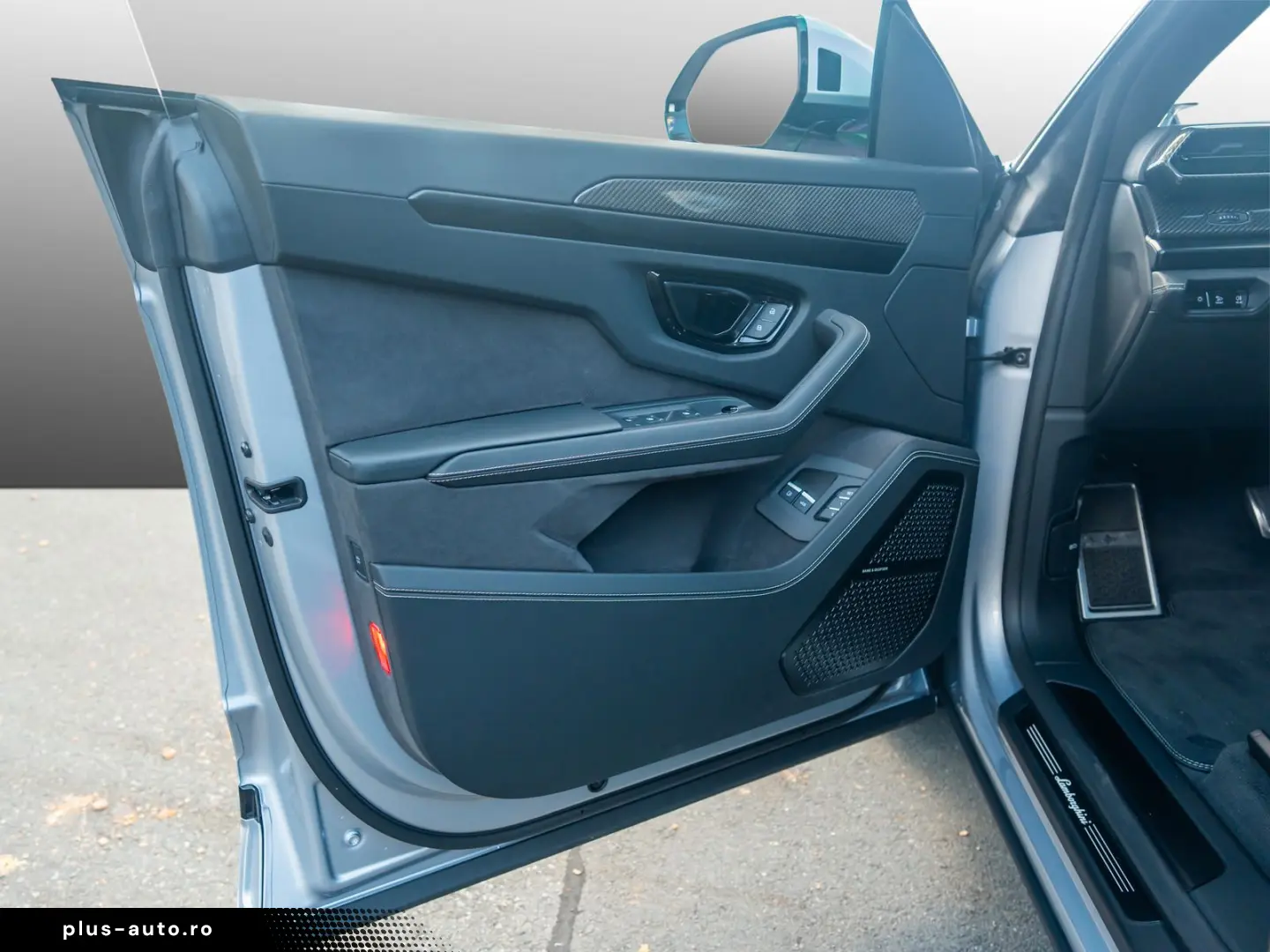 LAMBORGHINI Urus SE  B&O  Dark Package  MY25