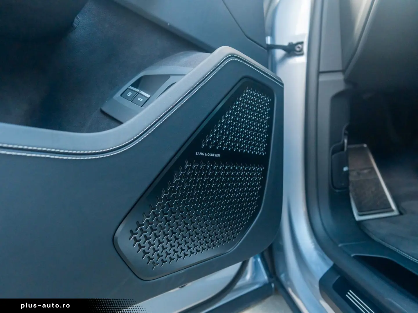 LAMBORGHINI Urus SE  B&O  Dark Package  MY25